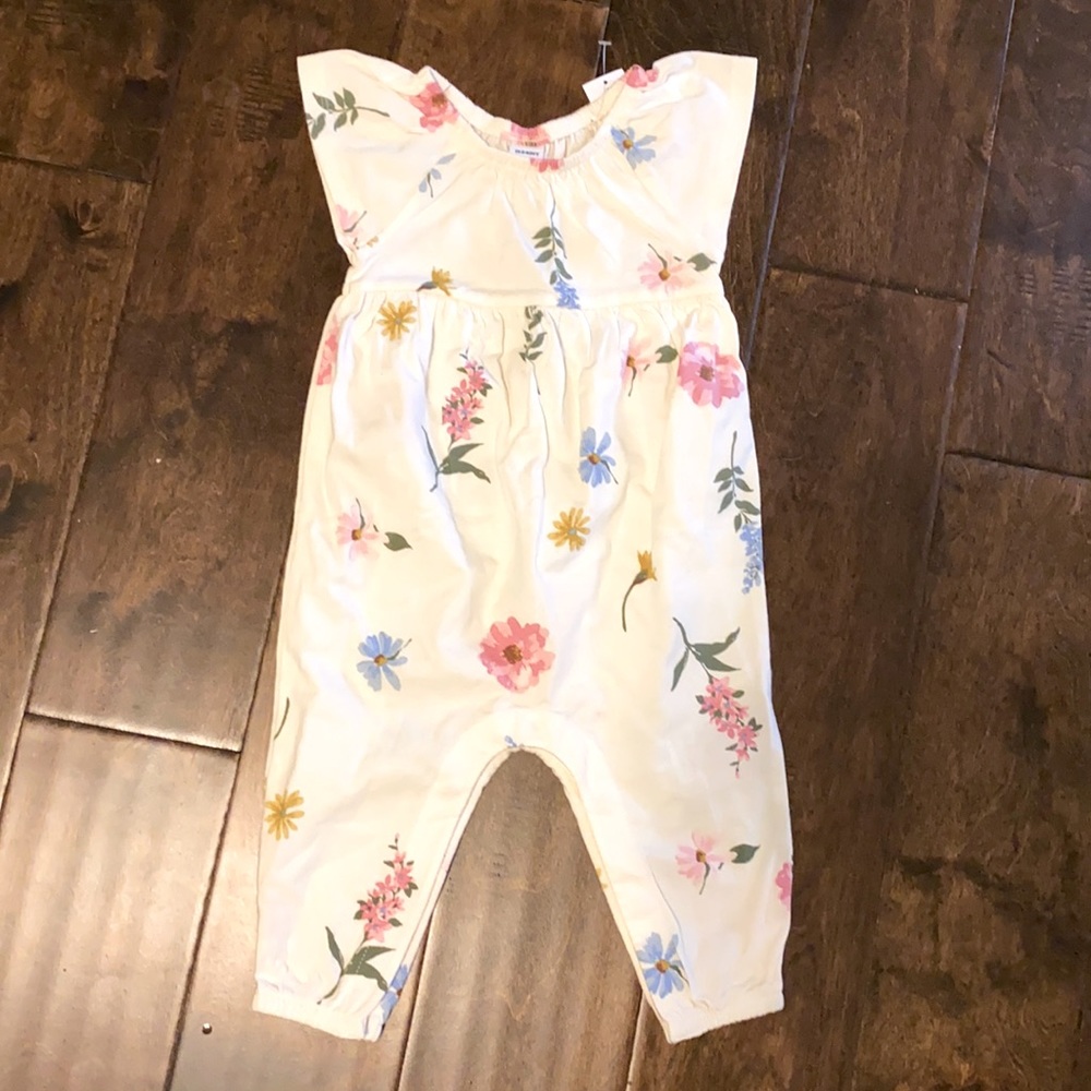 NWT 6-12m old navy romper